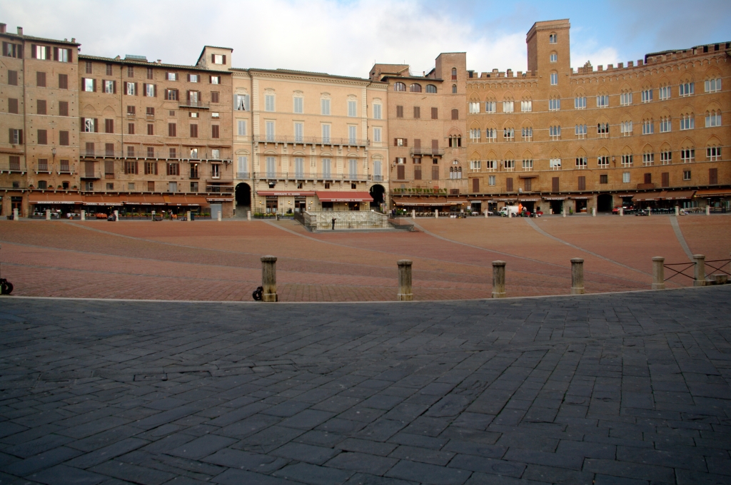 Пьяцца дель Кампо - главная площадь старой Сиены.